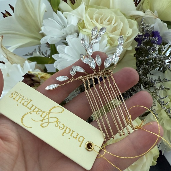 Brides & Hairpins NWT Raquel Comb